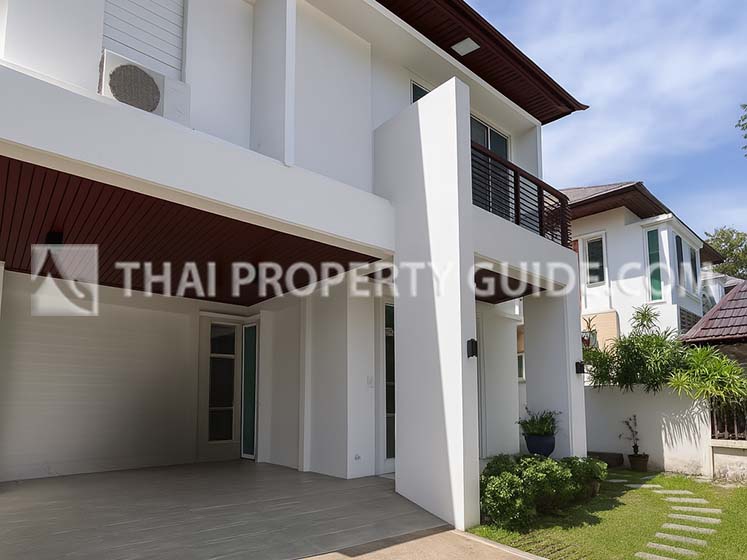 House with Shared Pool in Bangnatrad 